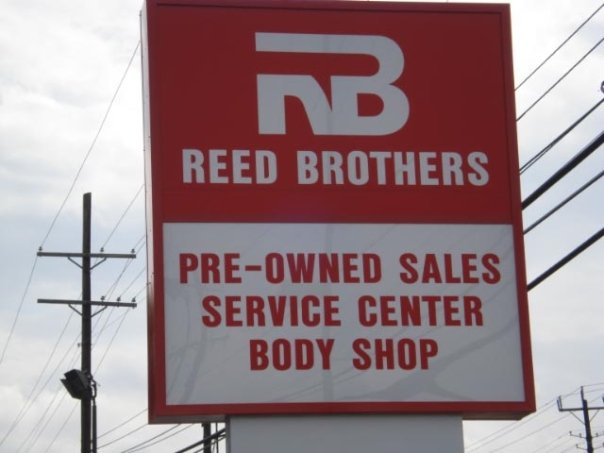 Reed Brothers Automotive Signs Go Up