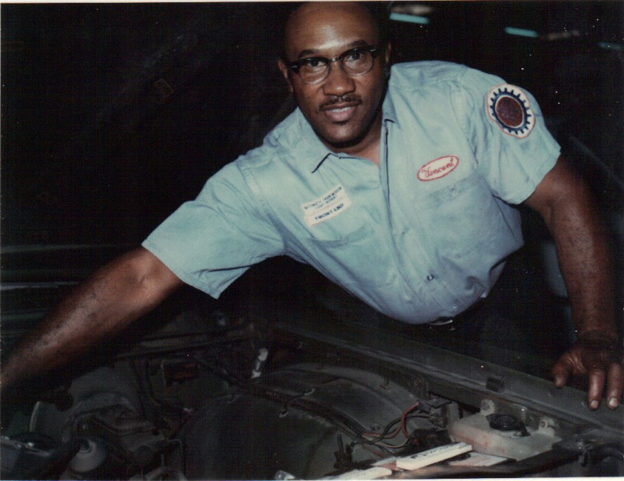 Vince Ricks, mechanic