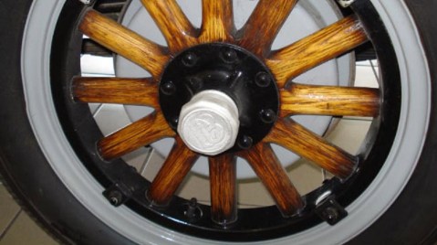 Dodge Brothers DB emblem