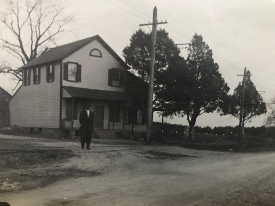 Lenovitz store at Halpine, circa 1906