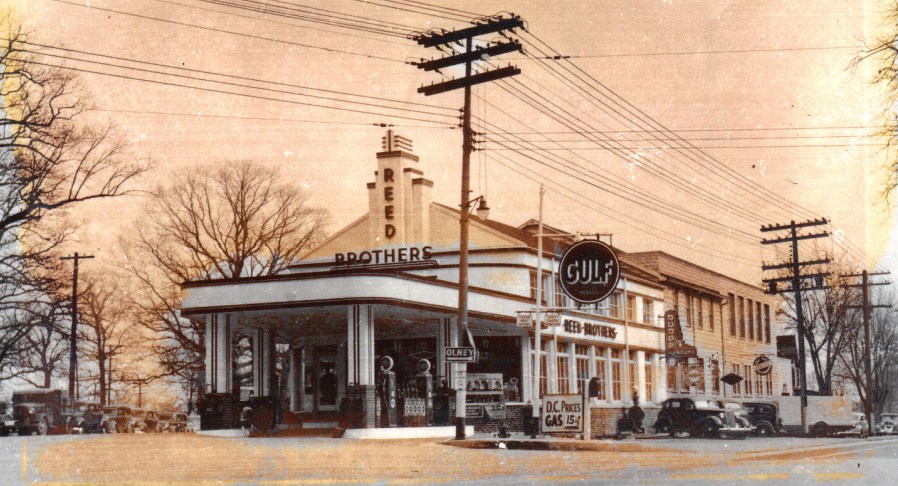 Reed Brothers Dodge canopied Gulf Gas Station circa 1936
