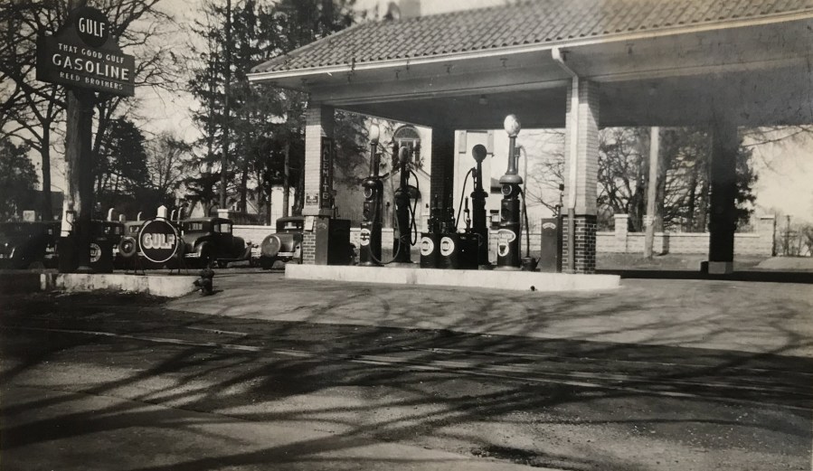 Reed Brothers Dodge Gulf Gas