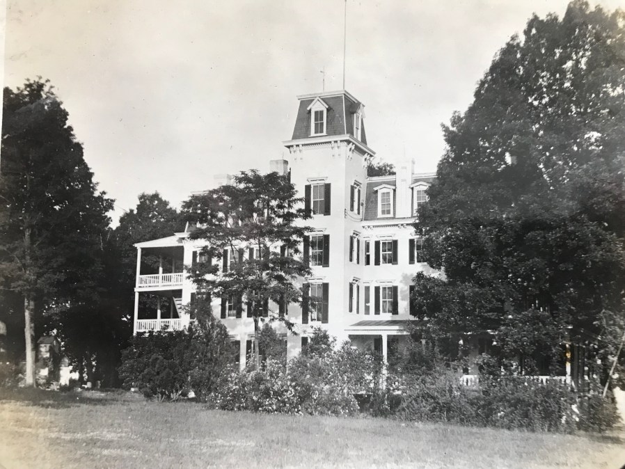 Woodlawn Hotel/Chestnut Lodge