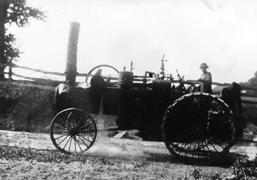 Agricultural steam tractor