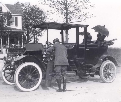 1910 Chauffeur