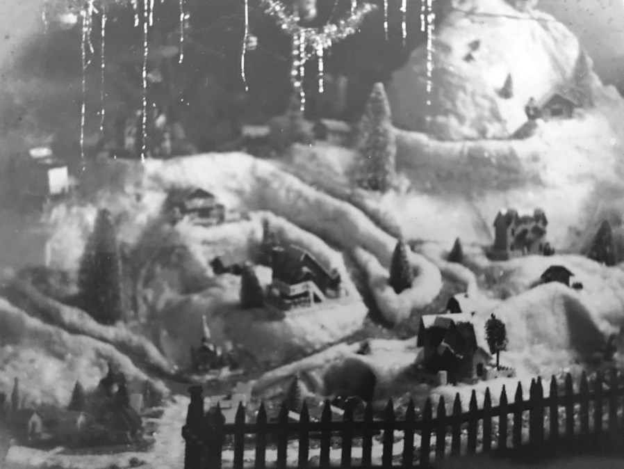 1920 Miniature snow village