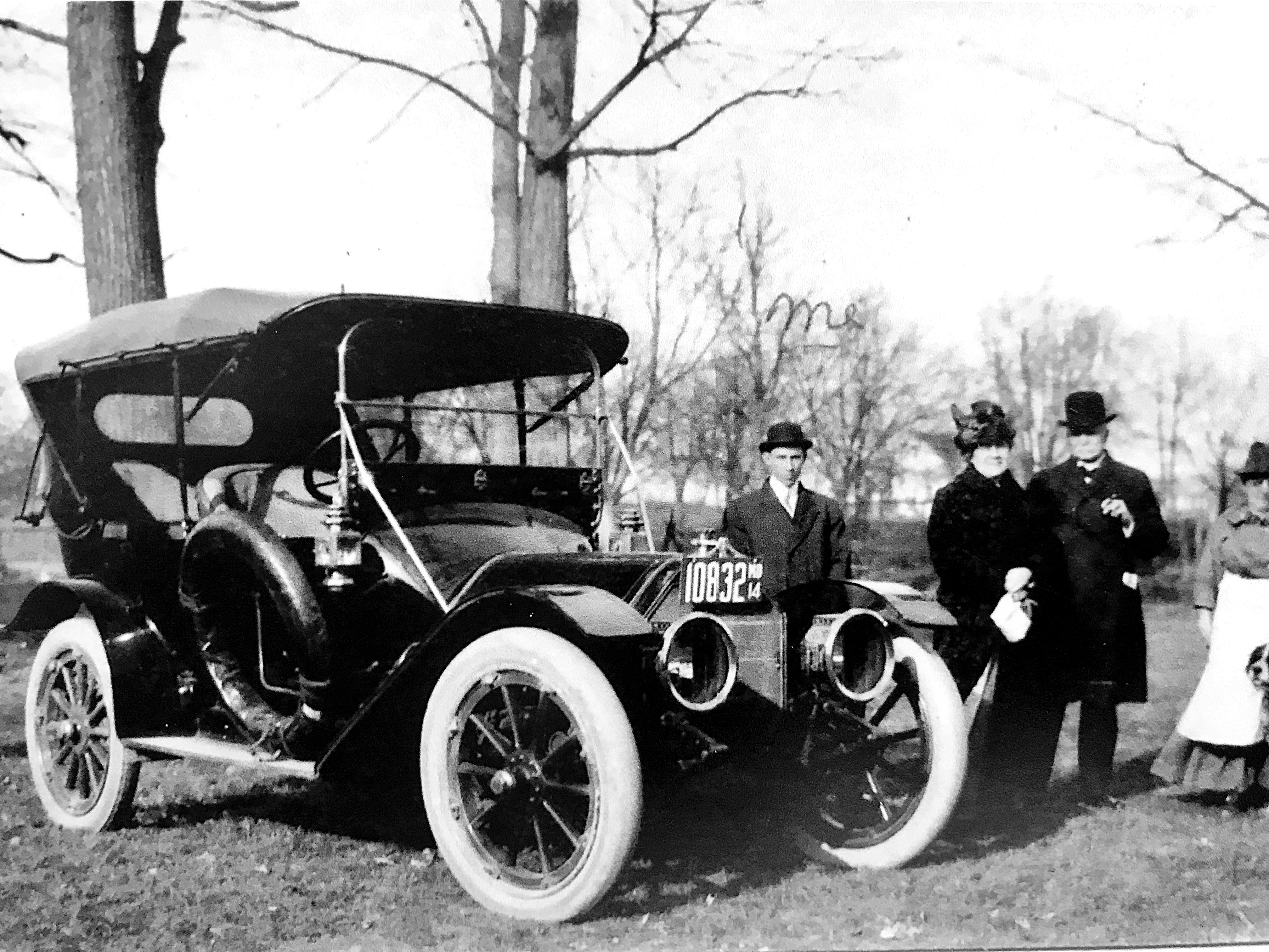 early 1900s chauffeur-mechanic