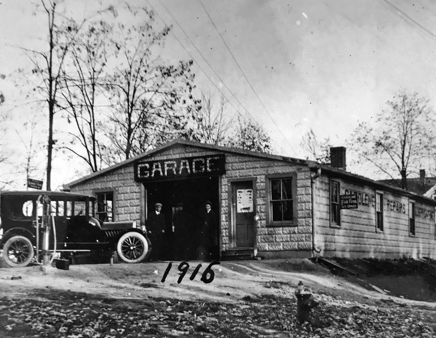 1916 Roclville Garage