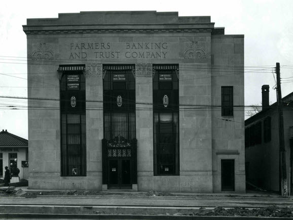 Farmers Banking and Trust Co. building, c. 1930. From the collections of Peerless Rockville (Malcolm Walter collection)